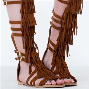 Qupid Dark Rust Fringe Gladiator Sandler Like New